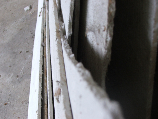 Close side profile image of asbestos insulation board